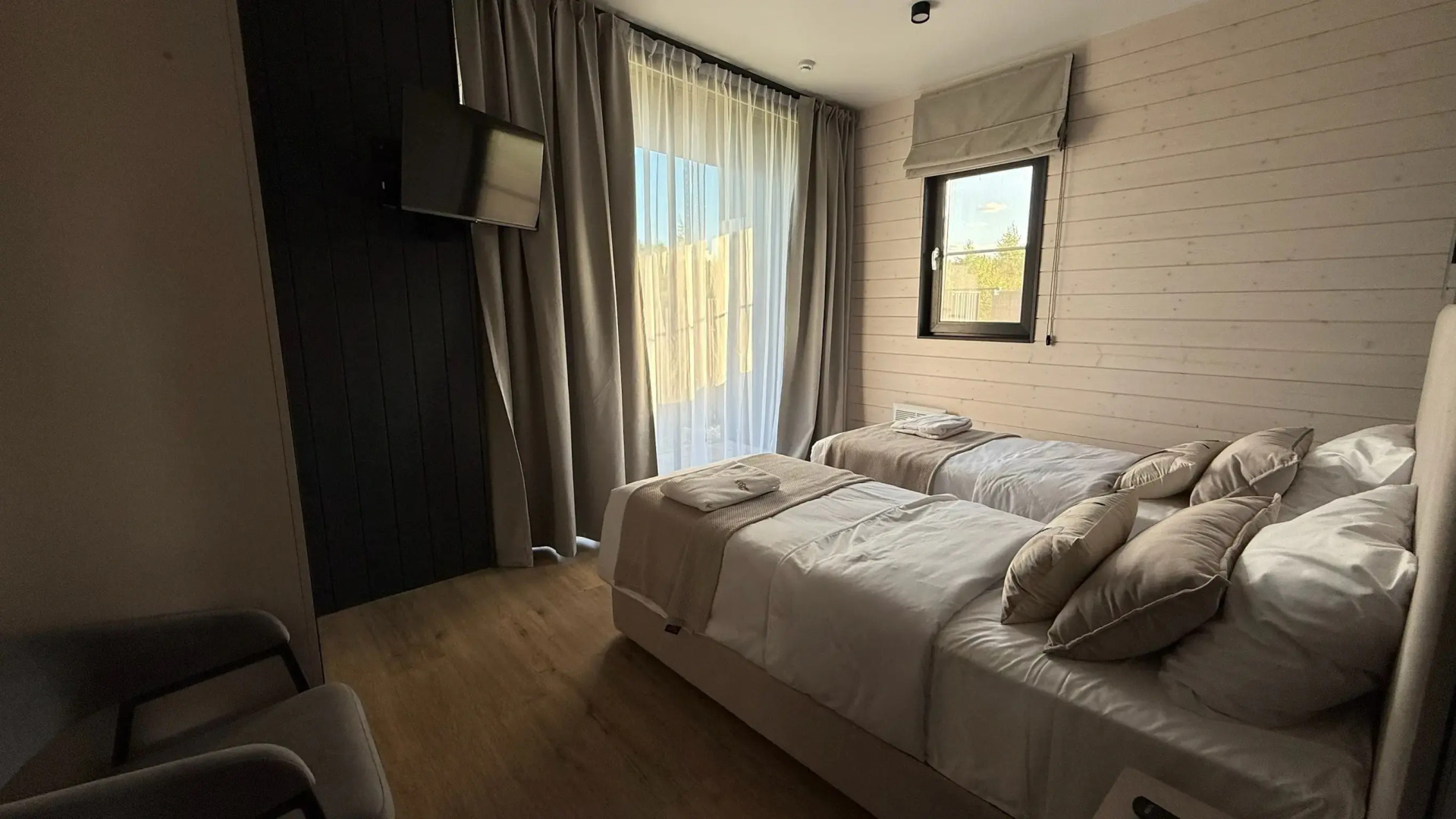 Частный дом Большой Панорамный у реки с сауной и камином