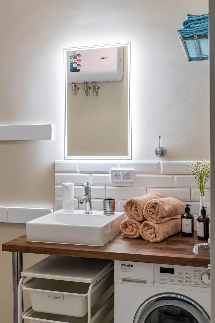 Апартаменты Четырехкомнатные YOUR APART с видом на домик Петра 1 и Неву