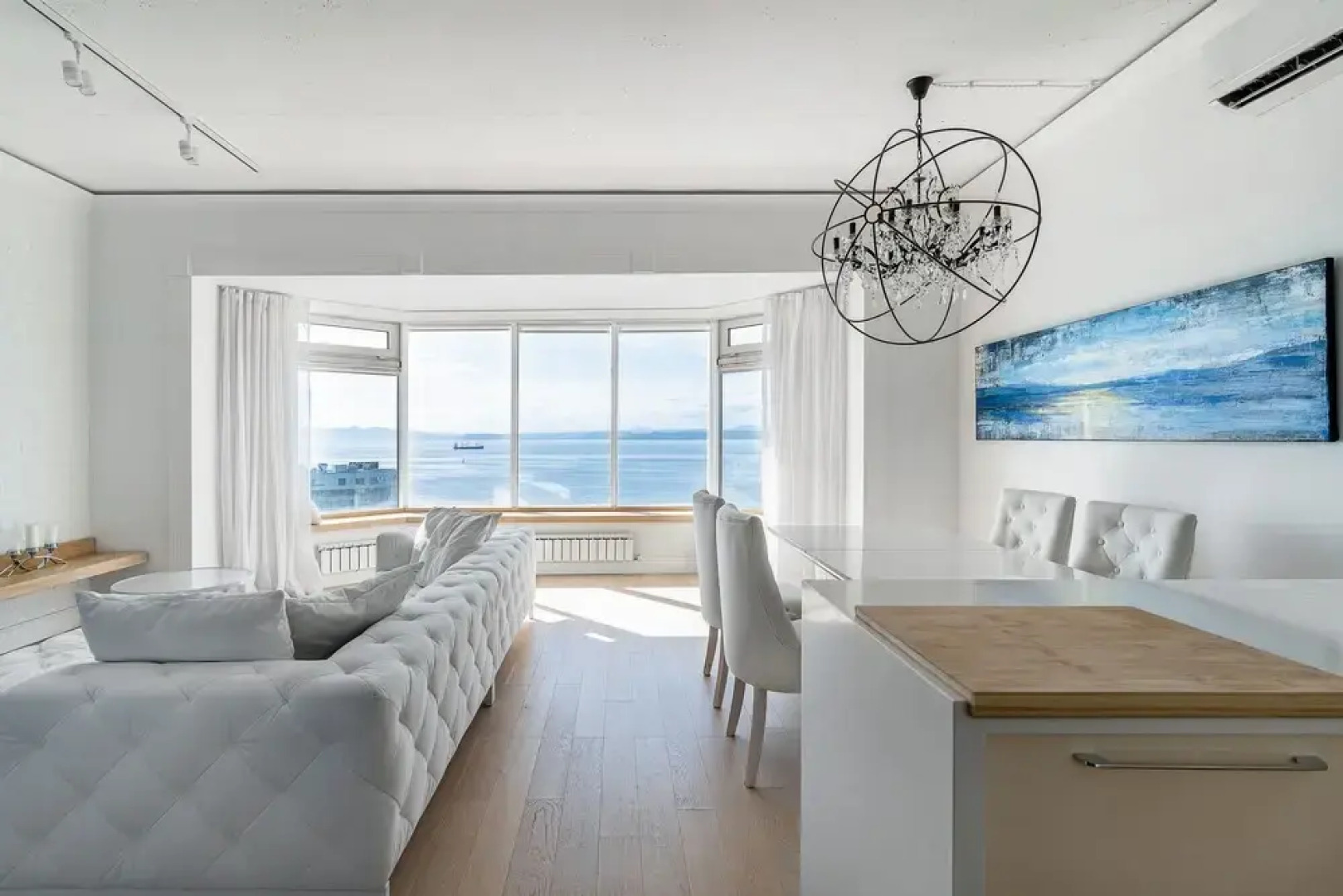 Апартаменты на первой линии главной набережной