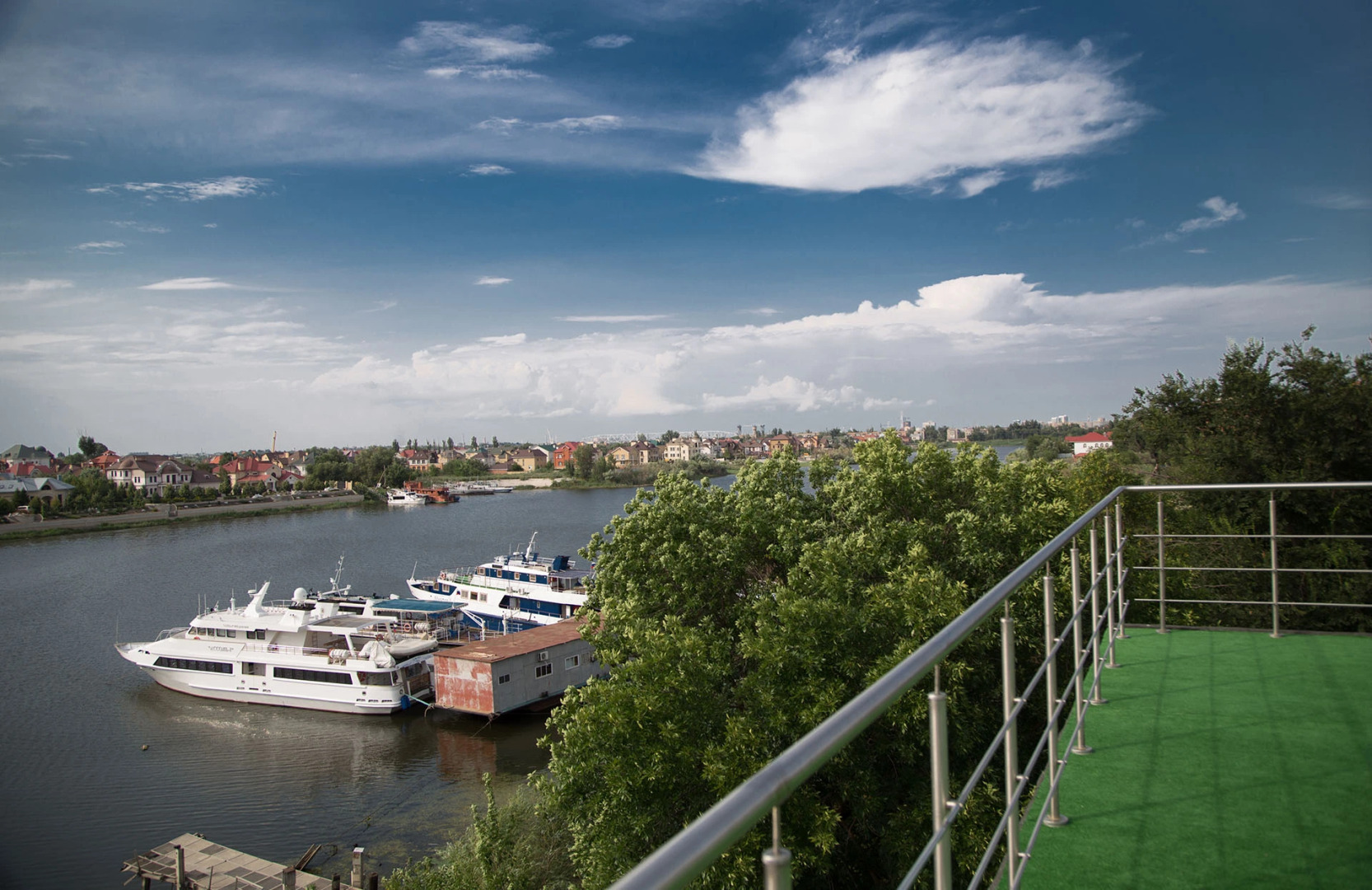 Отель Золотой Затон