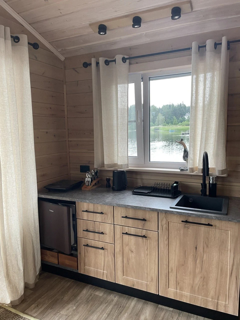 Гостевой дом на воде,хаусбот на р.Вуокса, карельский перешеек