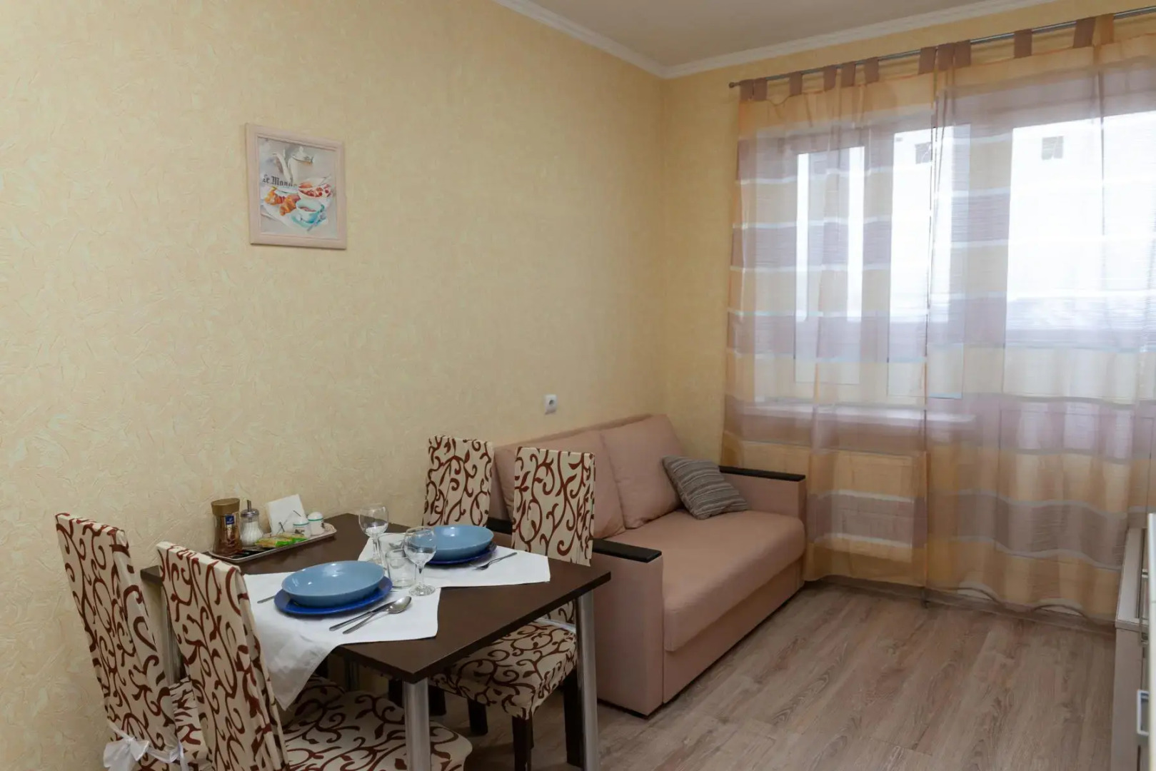 Апартаменты однокомнатные (117) Серебровская 91