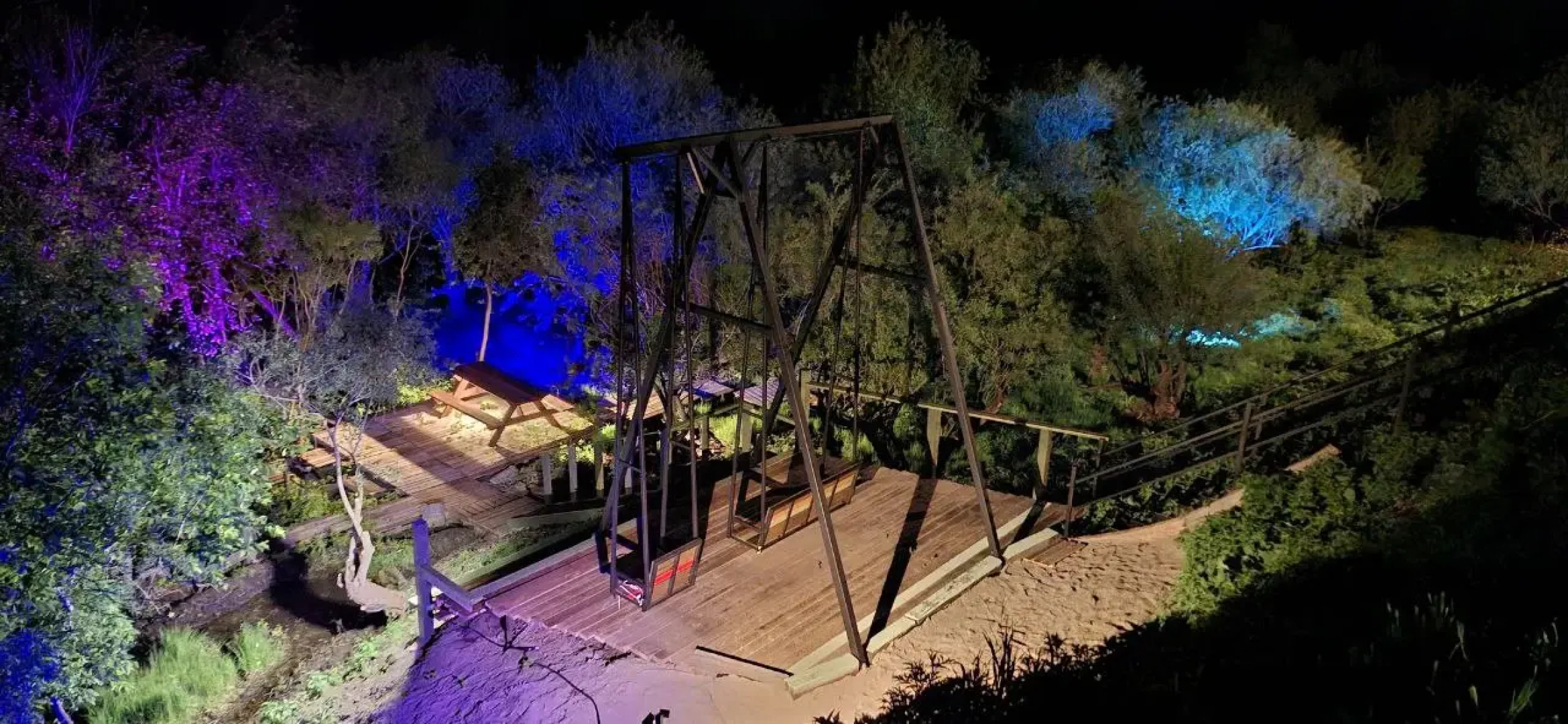 Гостевой Дом с кораблем на берегу реки