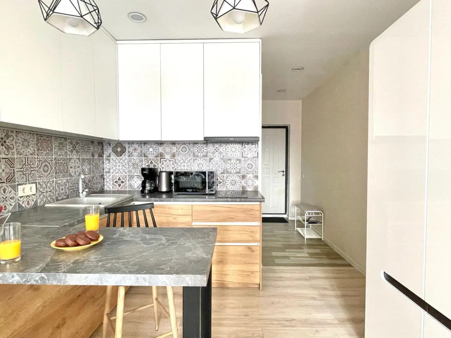 Апартаменты Студия День Ночь с Видом На Горы