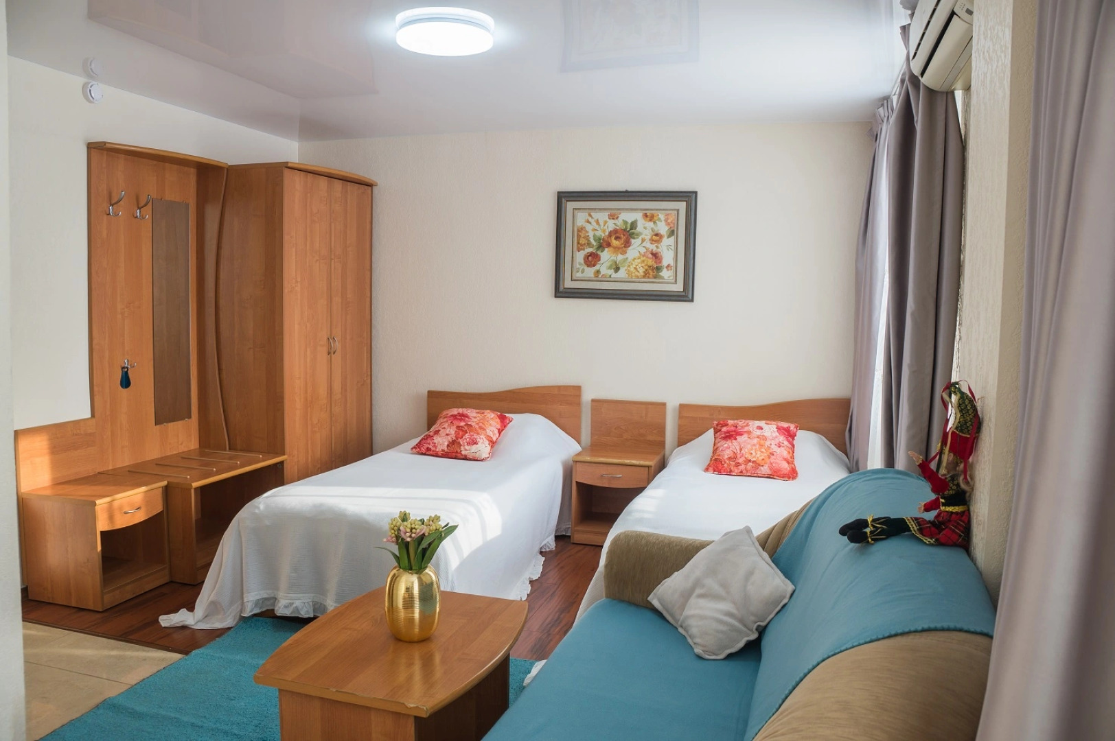 Отель Свет в окне