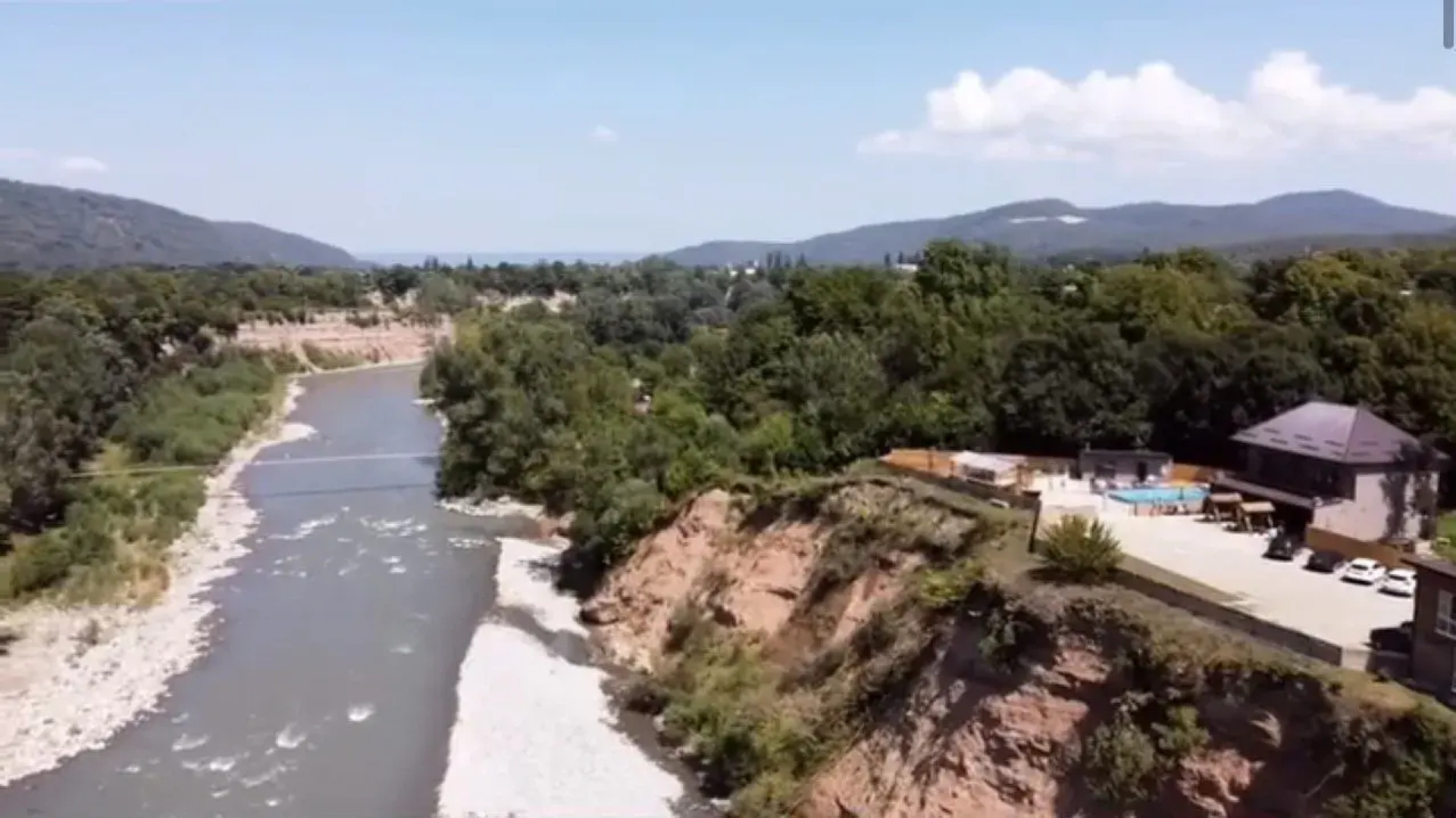 Частный дом с баней, бассейном и мангалом