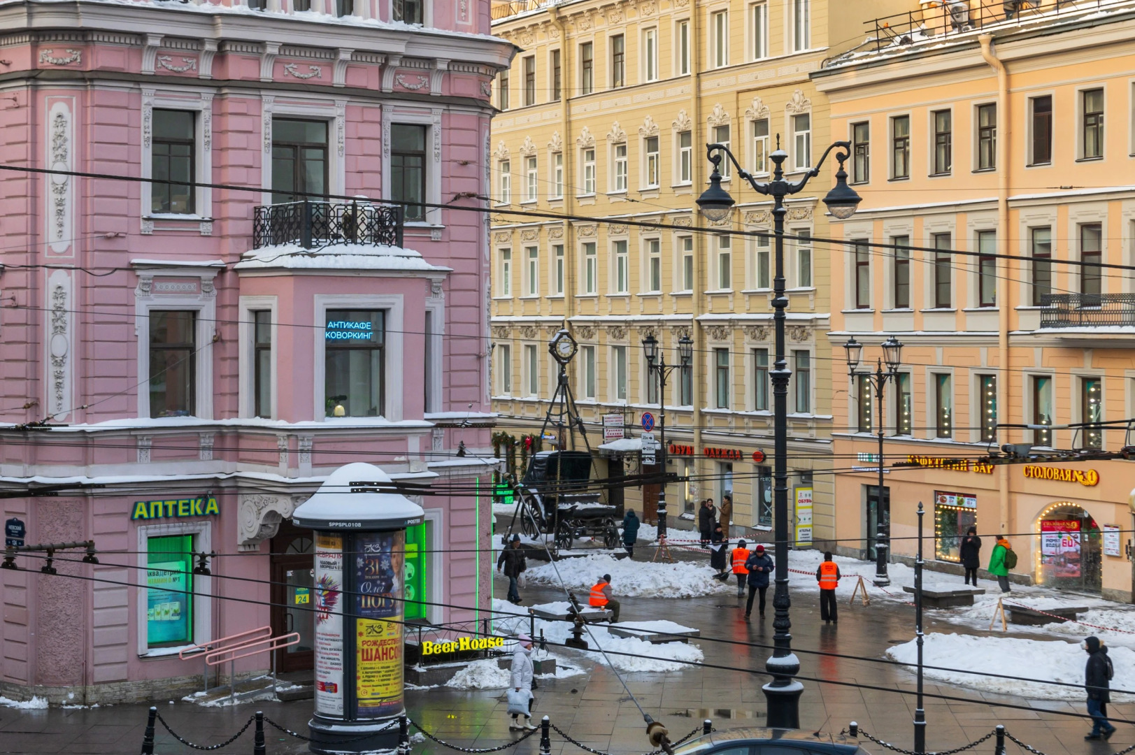 Квартира New Horizon Nevskiy 91 вид на главную улицу Петербурга из вашего окна