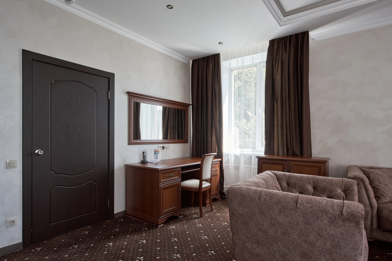 Отель Корона