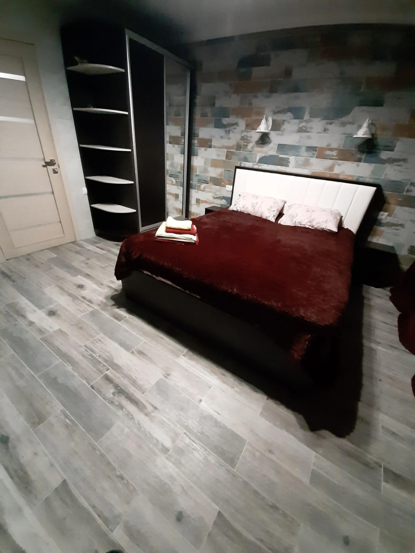 Трехкомнатная квартира в центре на Попцова