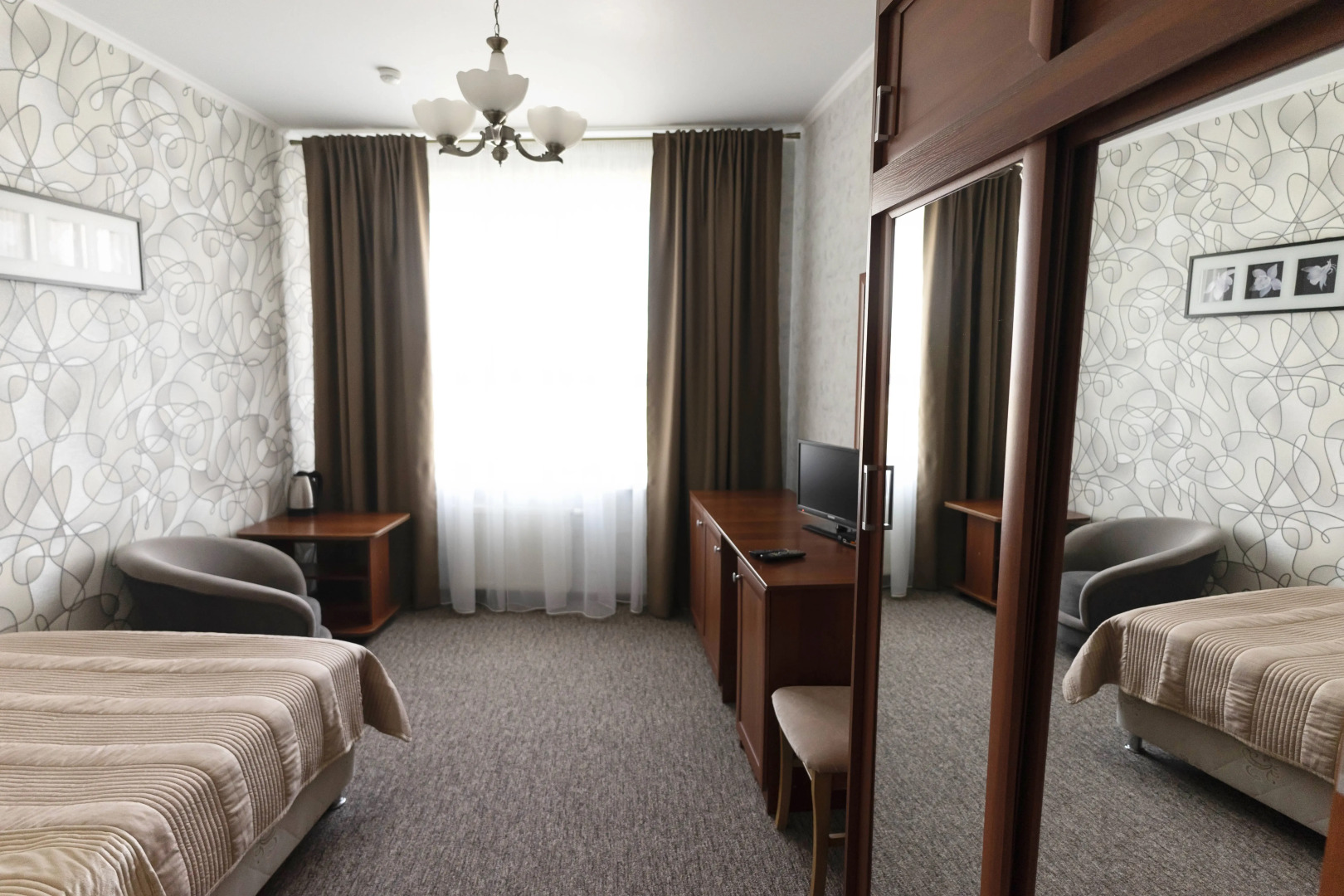 Отель Корона