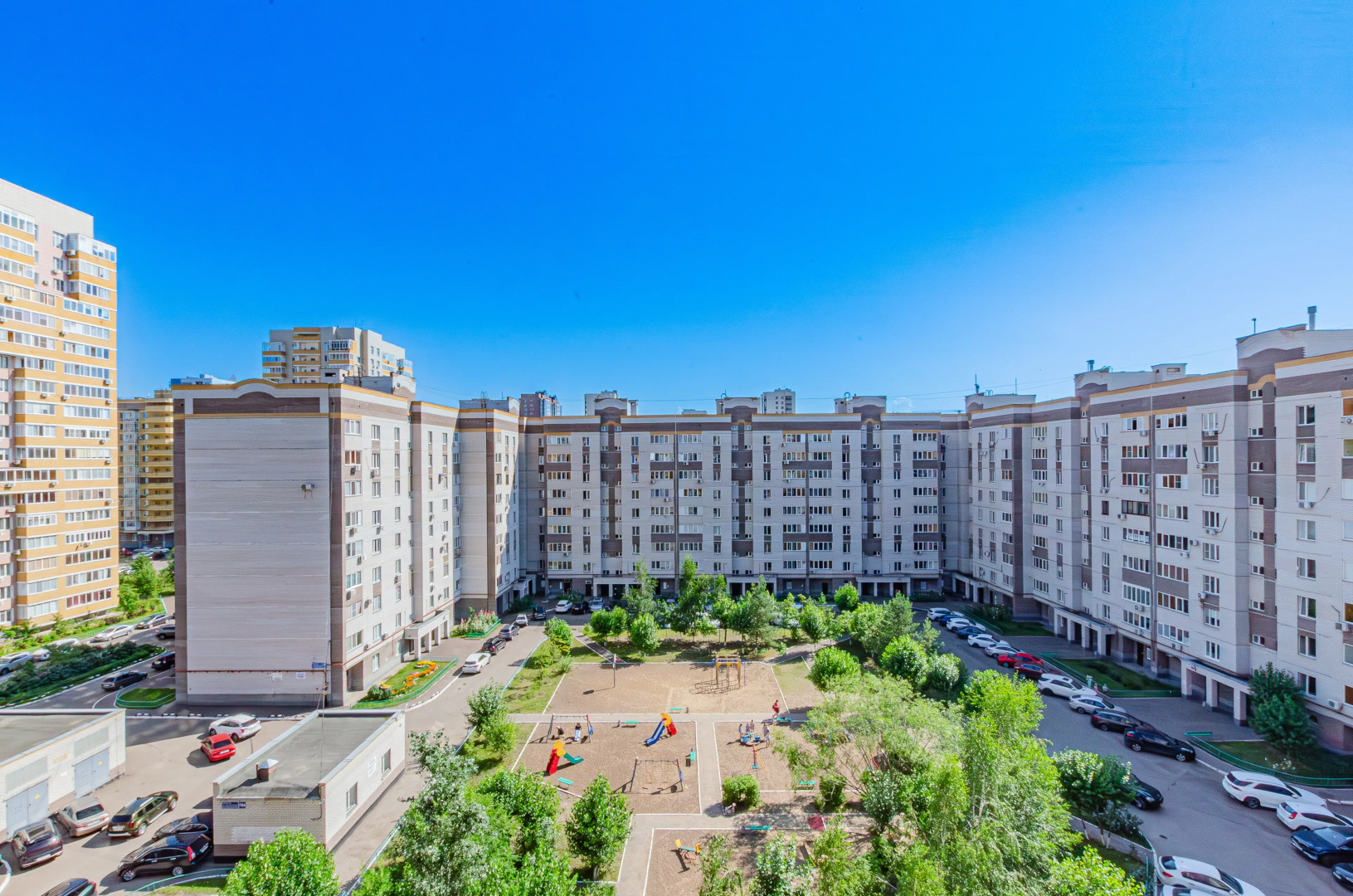 Квартира с Двумя Спальными Рядом с Ривьерой