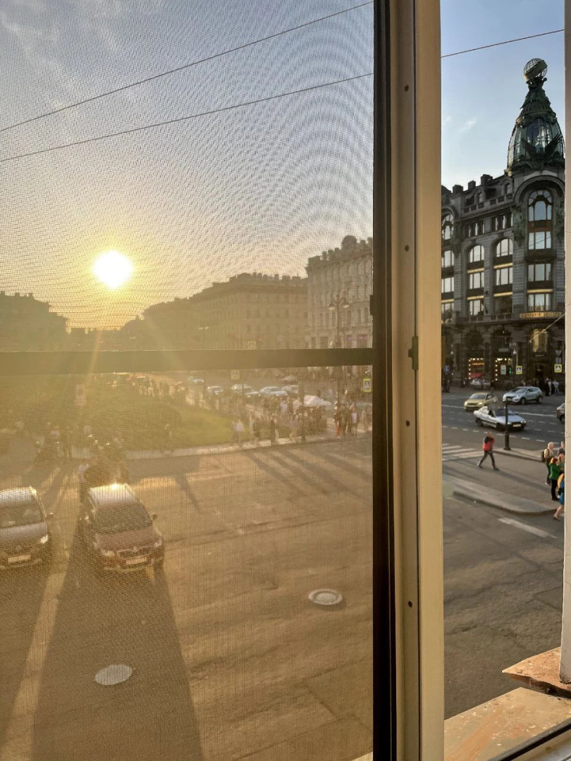 Апартаменты у Казанского Собора и Дома Зингера