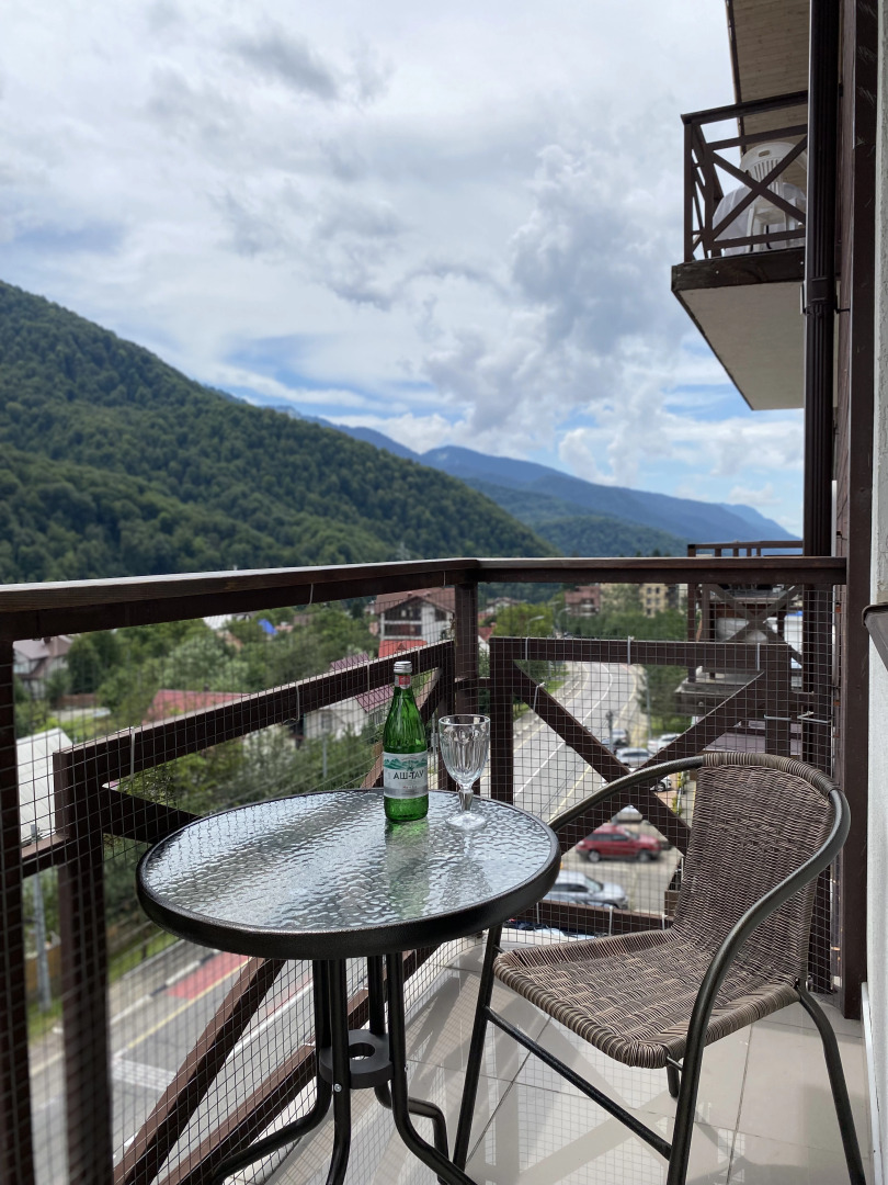 Апартаменты с Балконом у Подножия Хребта Аибга