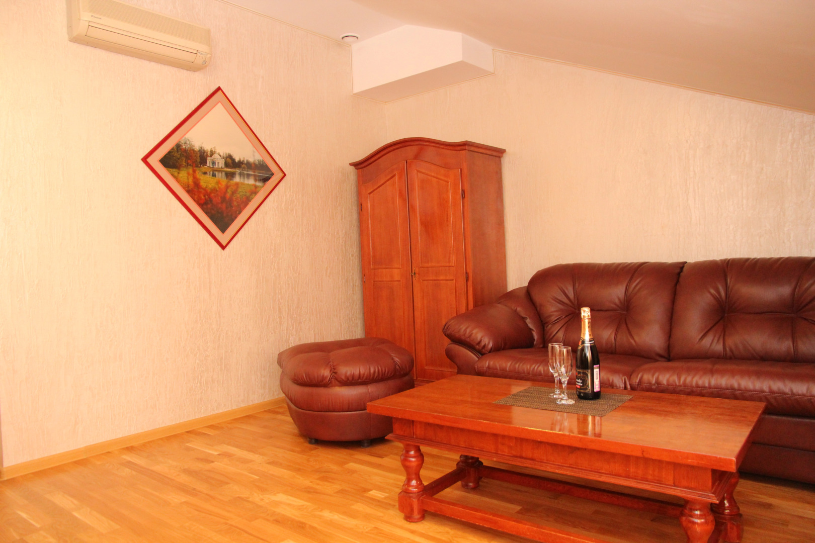 Отель Четыре Короны