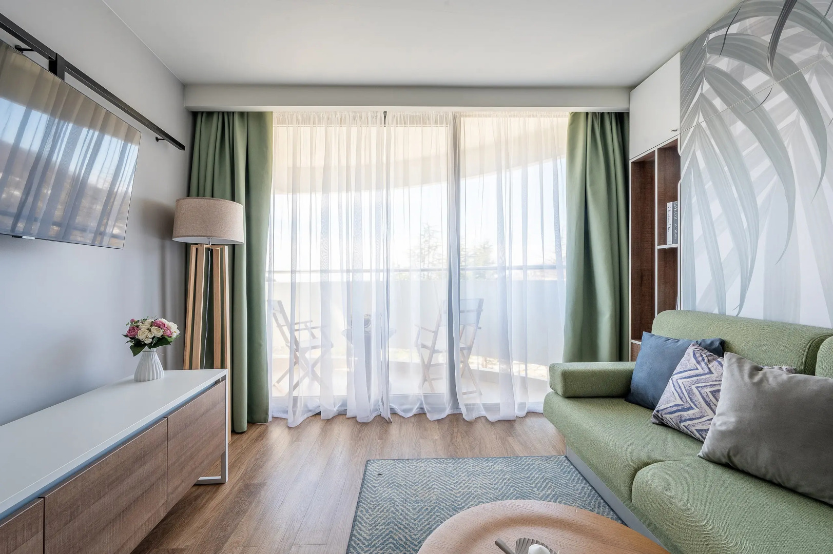 Апартаменты в отеле с видом на море. Космос 522