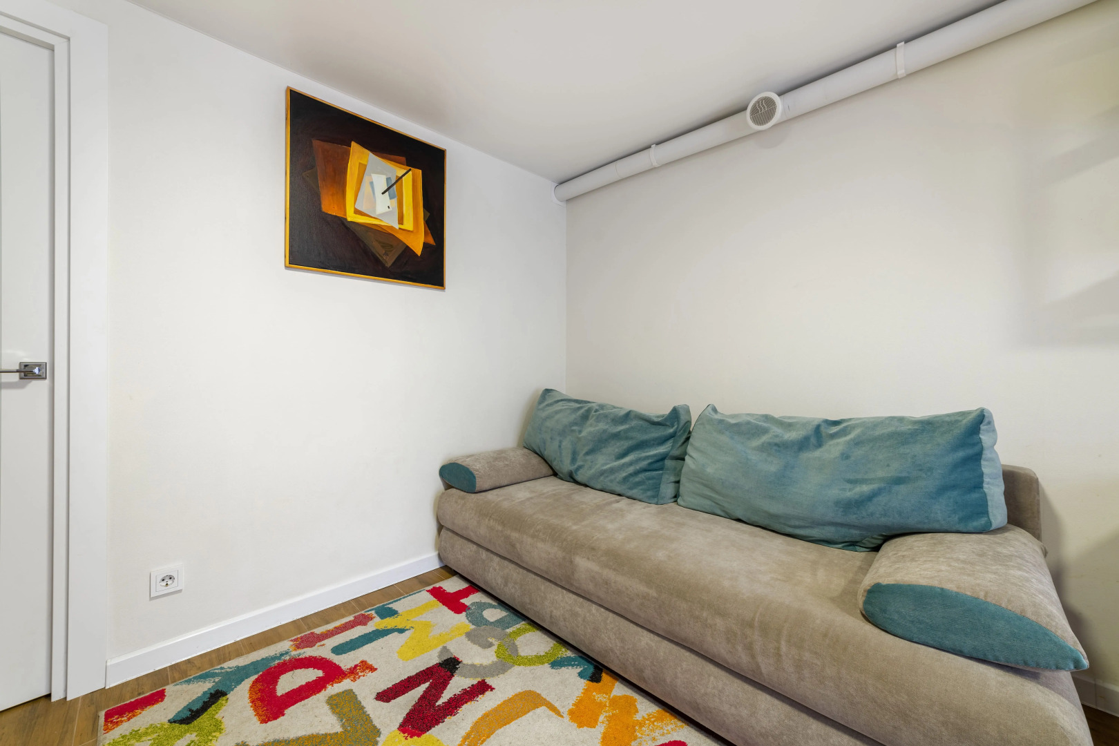 Квартира в эко стиле с собственным двориком для отдыха