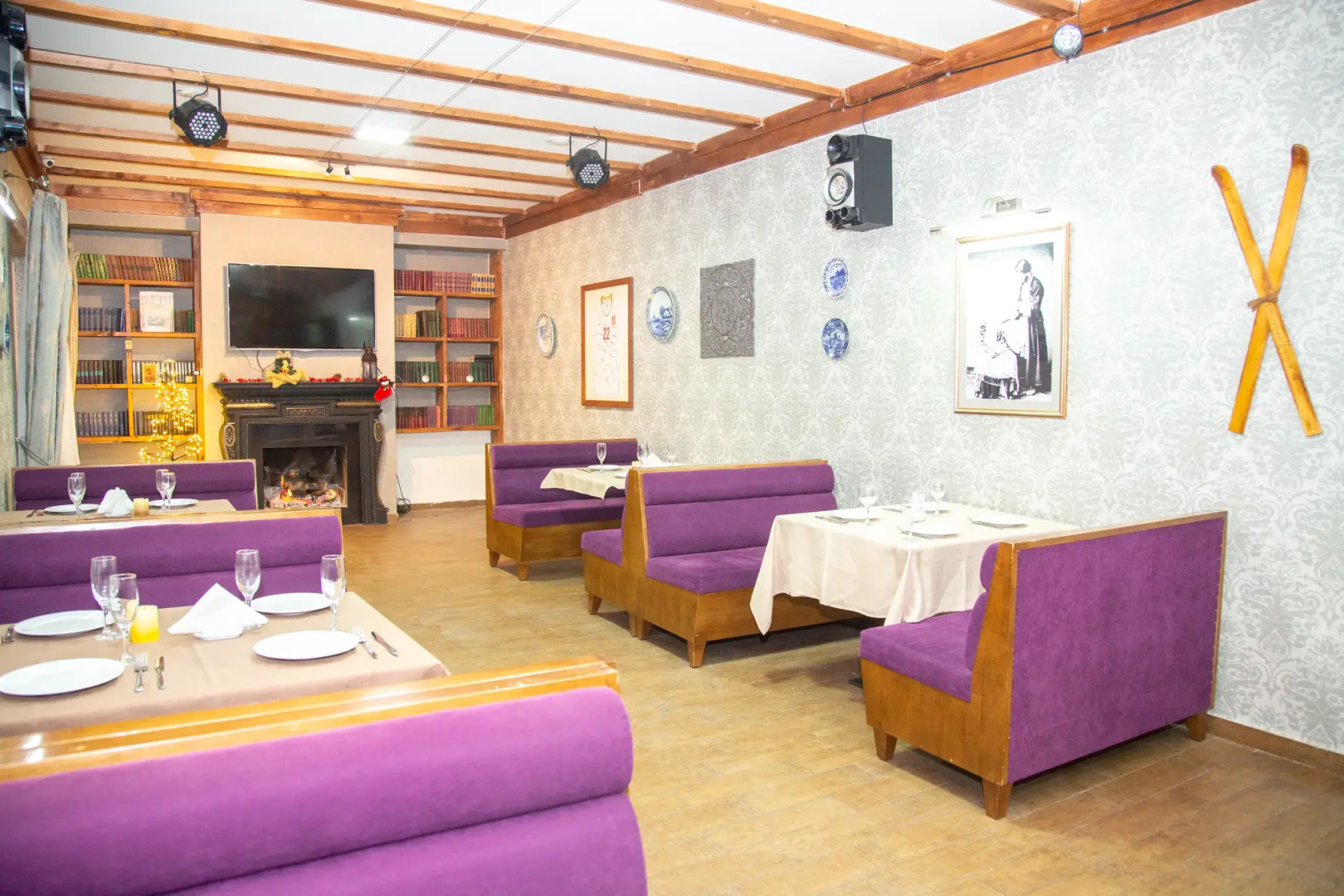 Отель Edelweiss Hotel