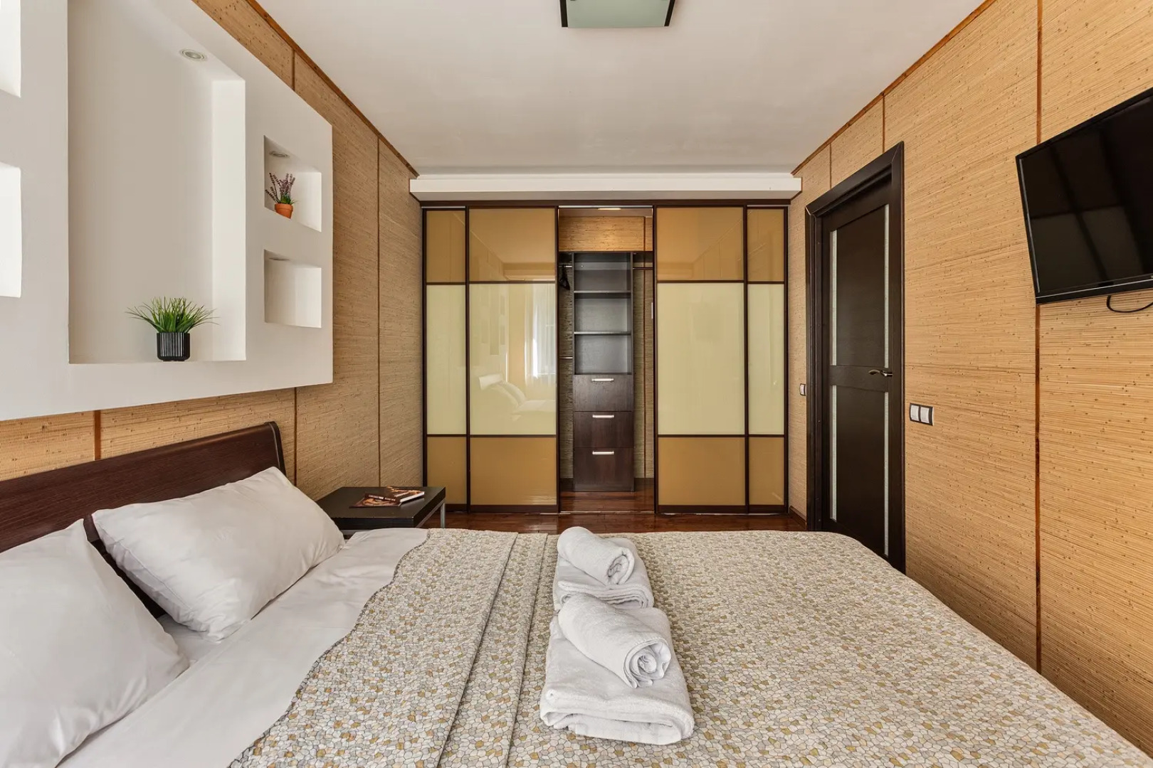 Апартаменты J&N Apartments Двухкомнатные с гидромассажной ванной Советская 10