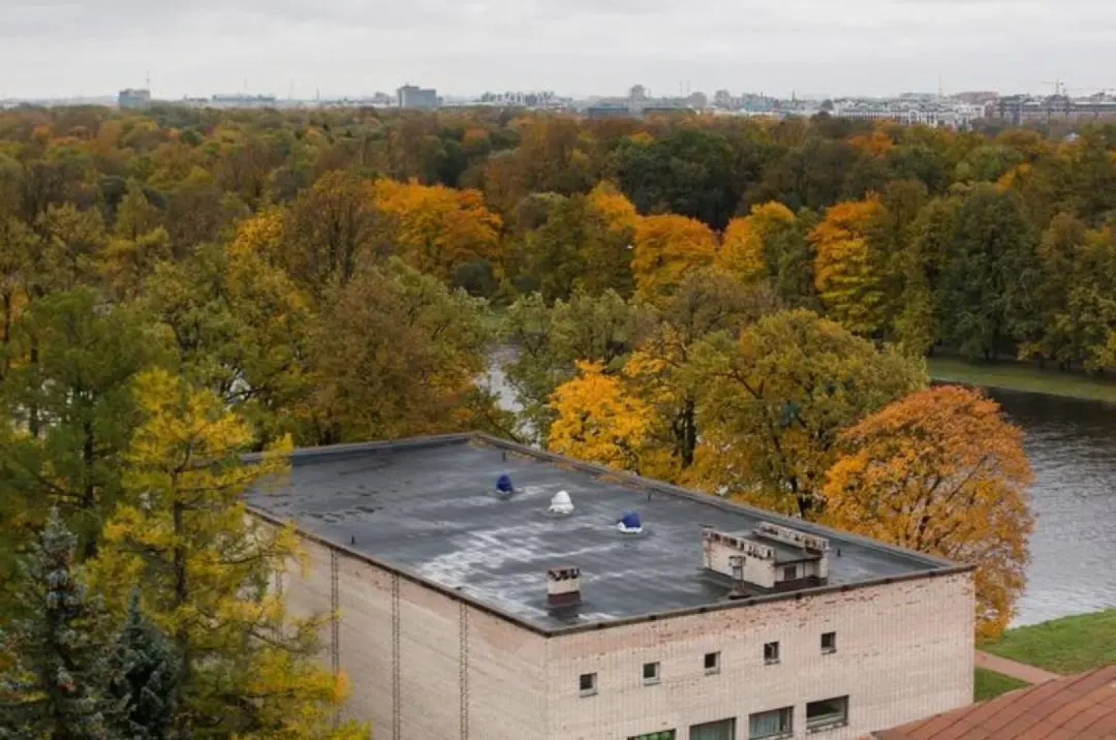 Апартаменты Cozy River and Park View Apartment