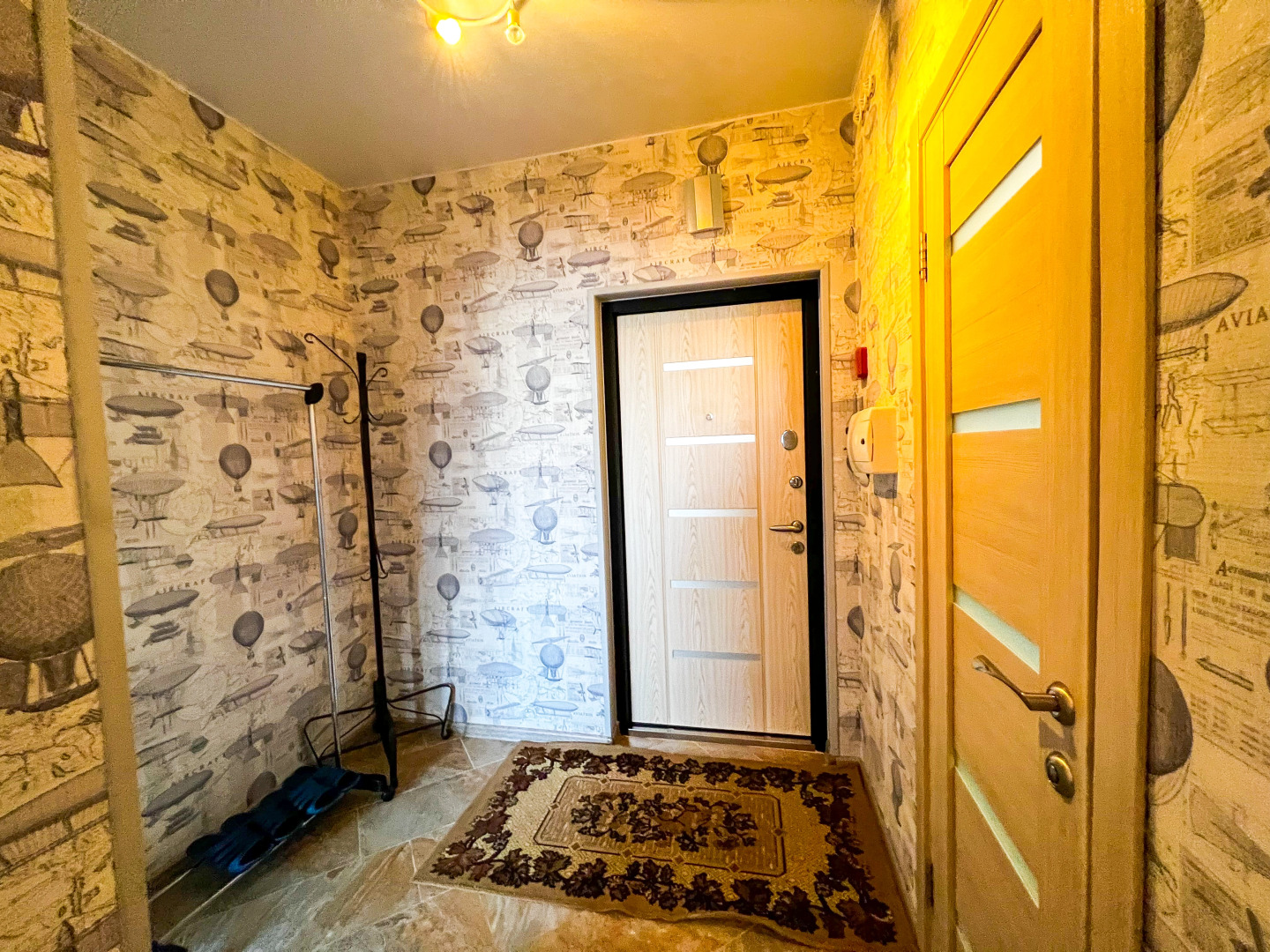 Апартаменты Квартира AlexHome РП Свердловский Молодежная 2