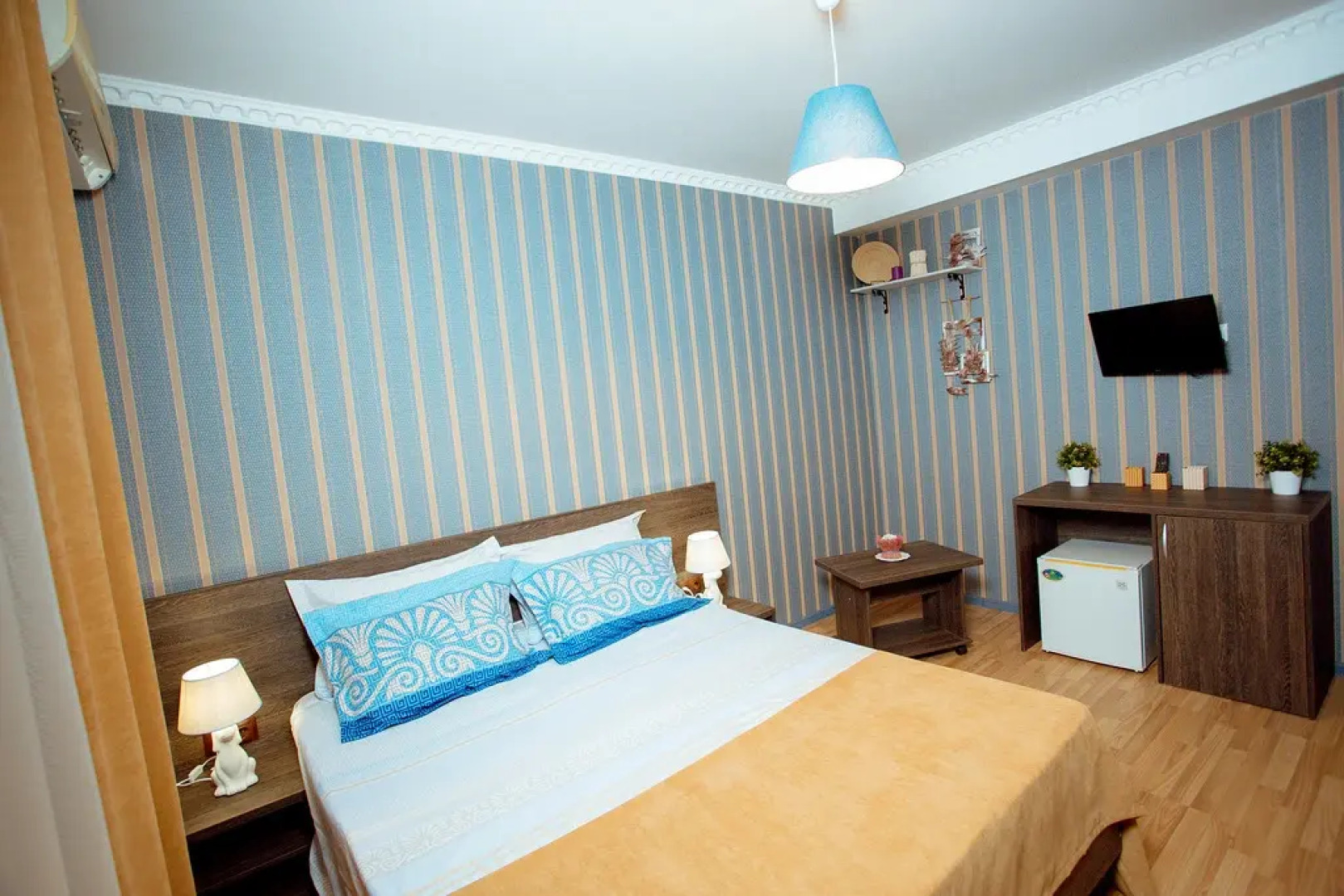 Отель София