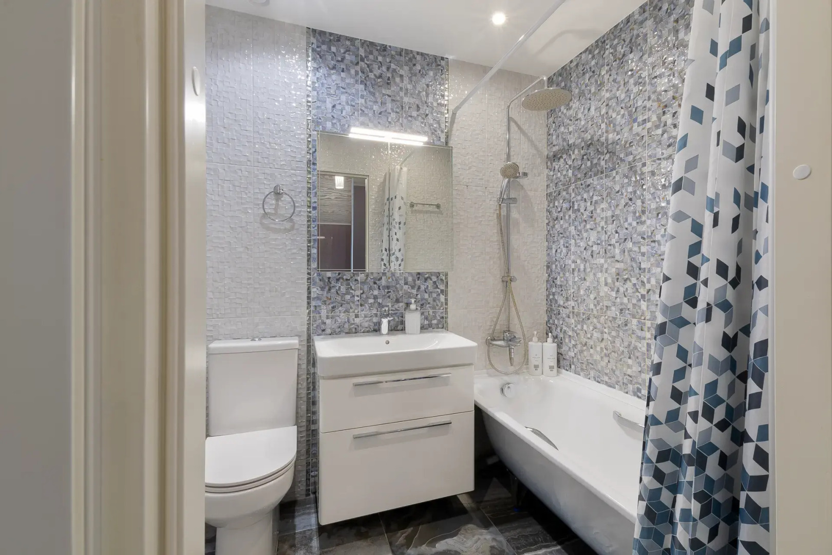 Квартира Лиловая студия на набережной Обводного канала