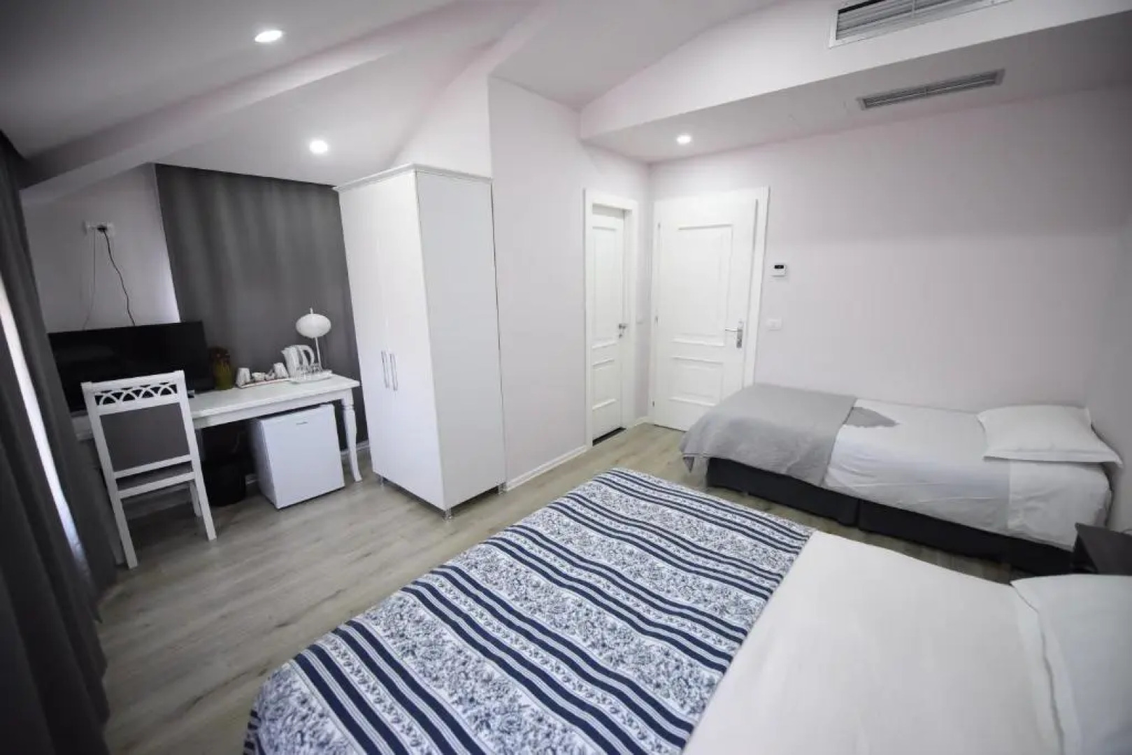 Отель Rose Garden