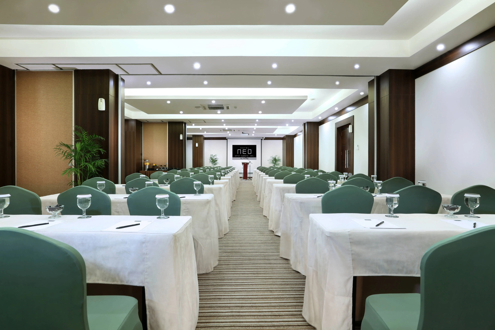 Отель Neo Denpasar