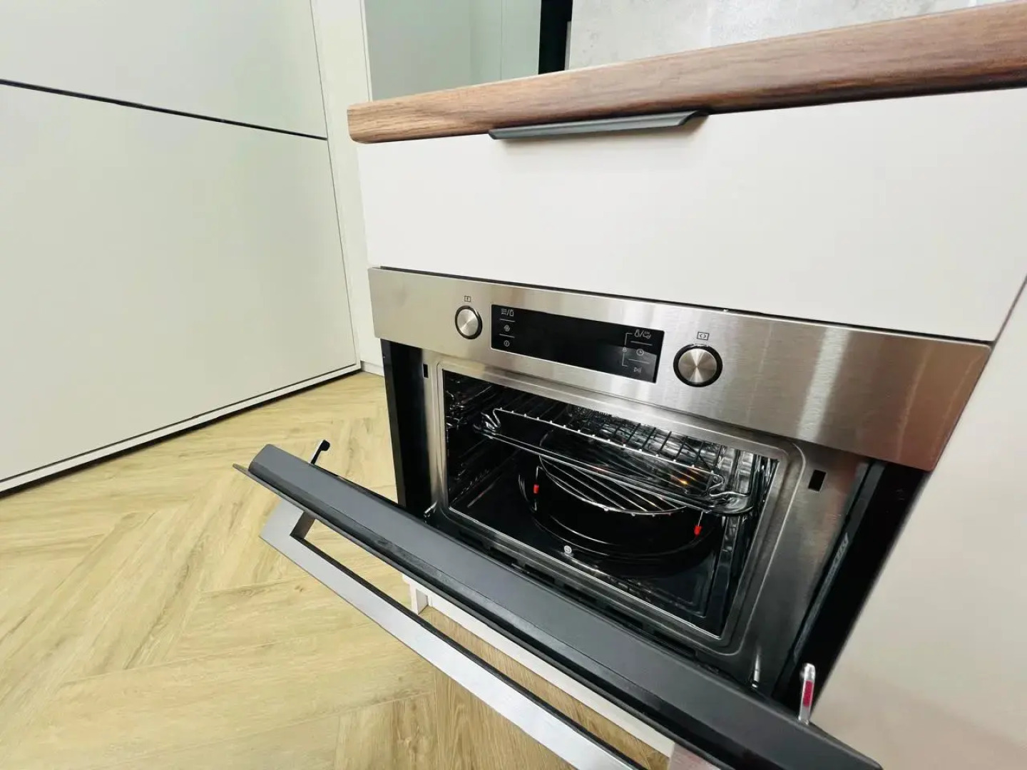 Апартаменты Студия с дизайнерским ремонтом с бассейном на крыше