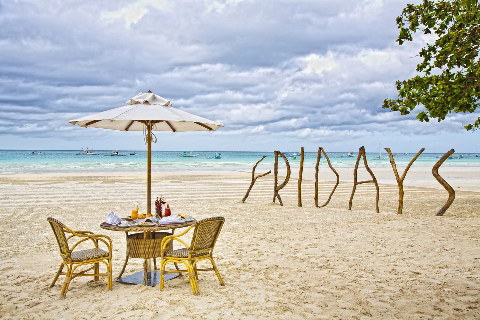 Отель Fridays Boracay Beach Resort