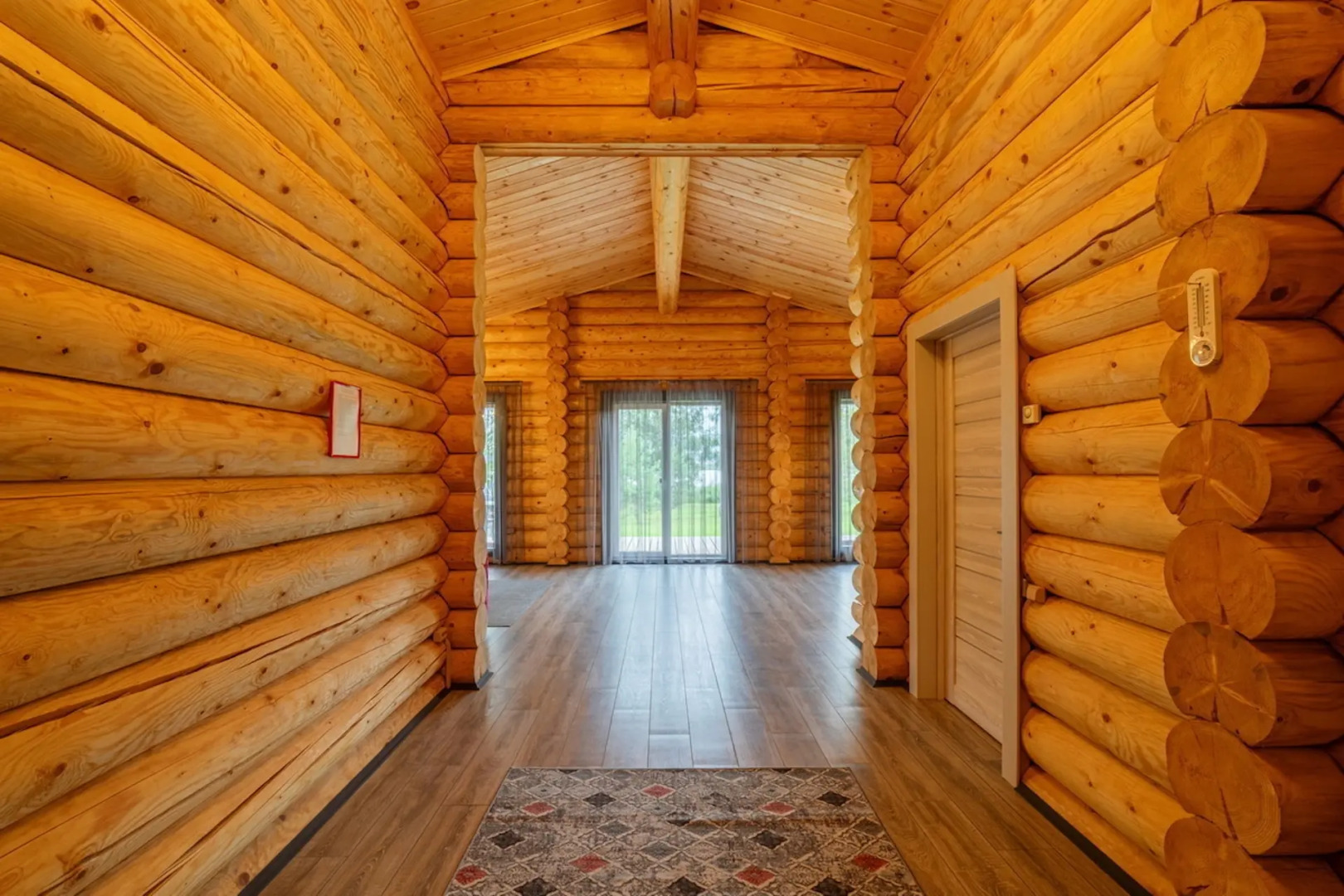 Частный дом в поселке Разливы-1, 8Б