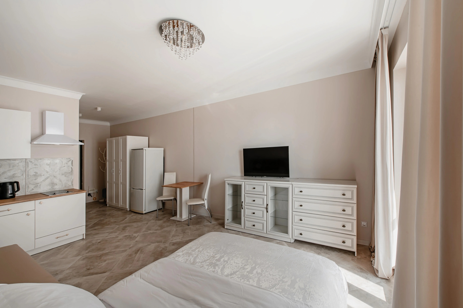 Апартаменты Студия у Станции Метро Грушевка