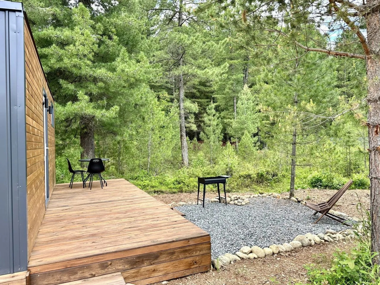 Частный Дом в Окружении Кедpового Леса со Своей Террасой и Мангальной Зоной