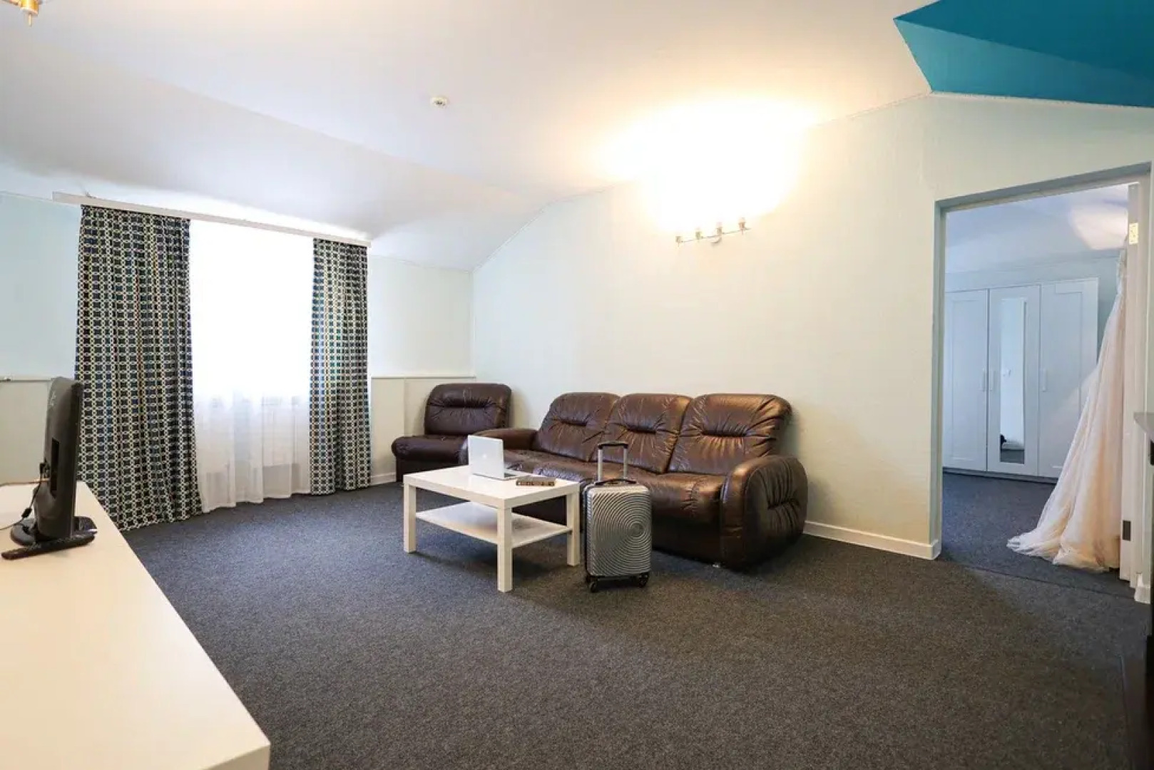 Отель Монарх