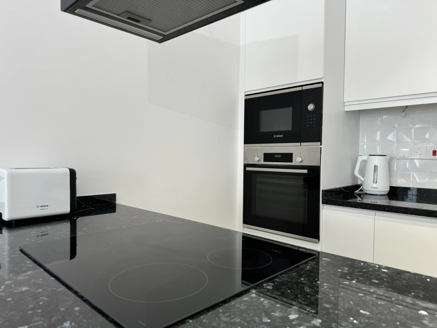 Бунгало Современное бунгало на берегу Средиземного моря