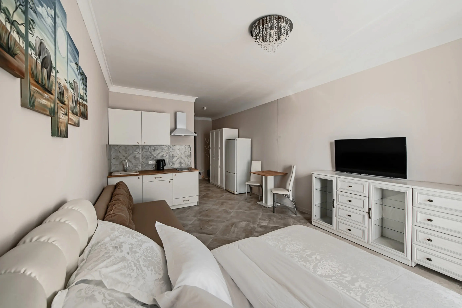 Апартаменты Студия у Станции Метро Грушевка