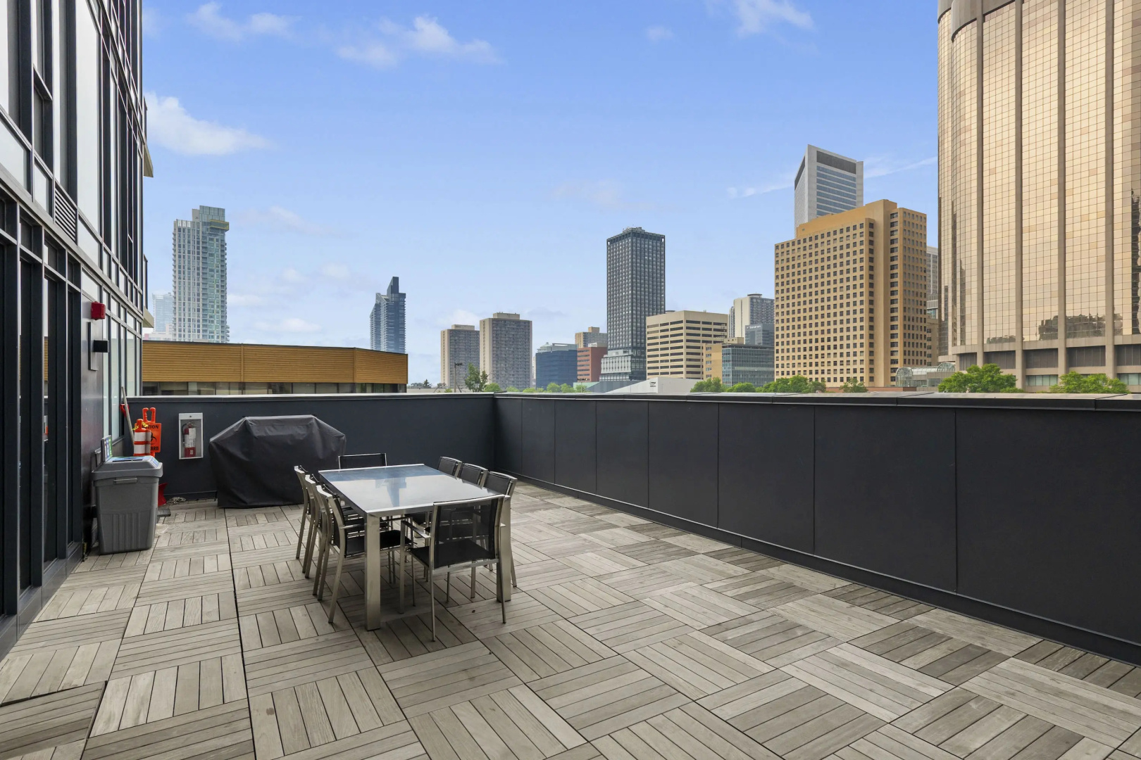 Апарт-отель Globalstay Downtown Calgary Apartments