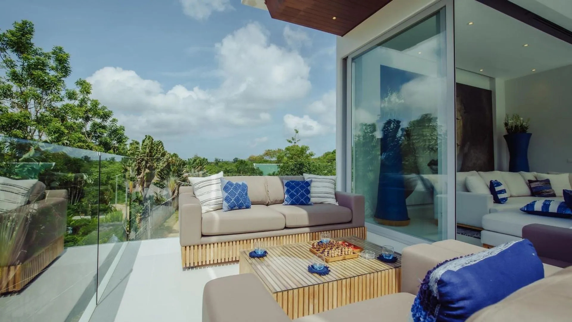 Вилла Luxury Infinity Pool Villa in Nai Harn