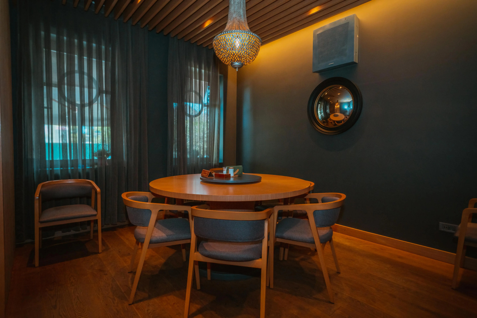 Отель Leon Boutique Hotel 4