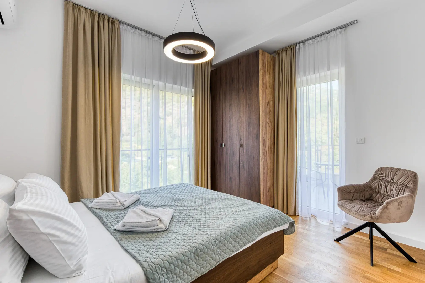 Апартаменты Sunny Side Three Bedrooms