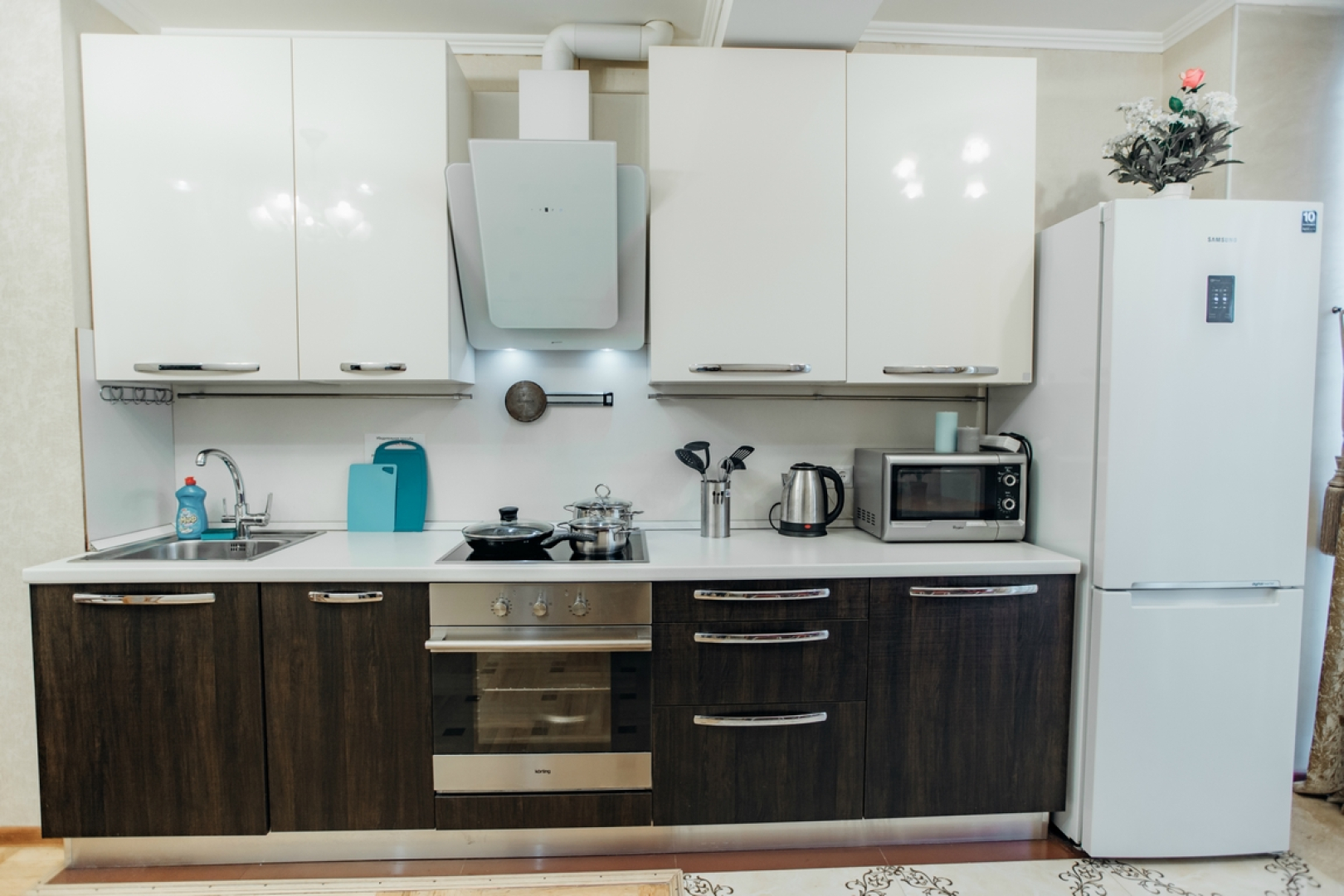 Трехкомнатные апартаменты возле Музея Космонавтики в Новом доме с Панорамными окнами 1/16