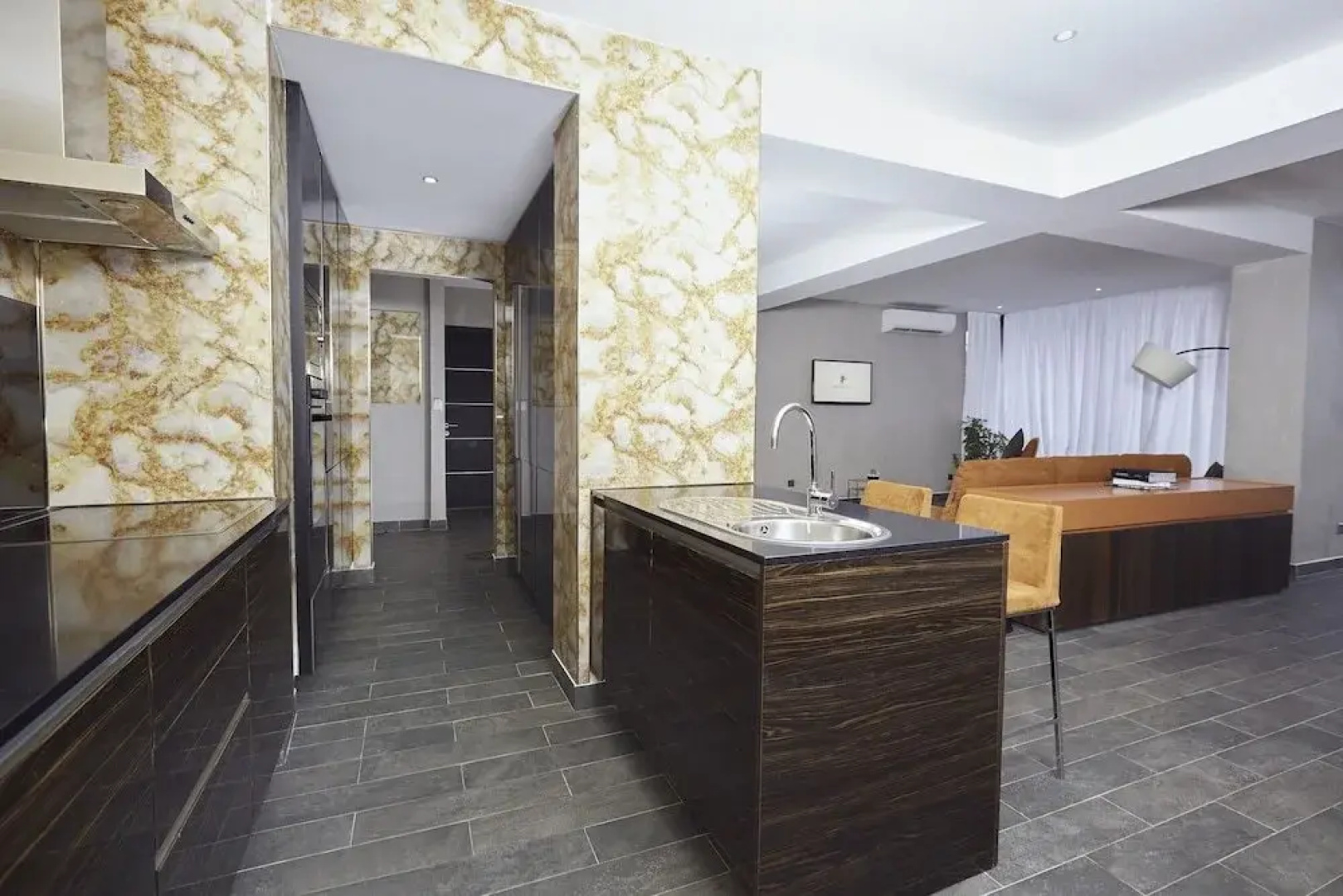 Отель Bel Air Crest Hotel & Suites