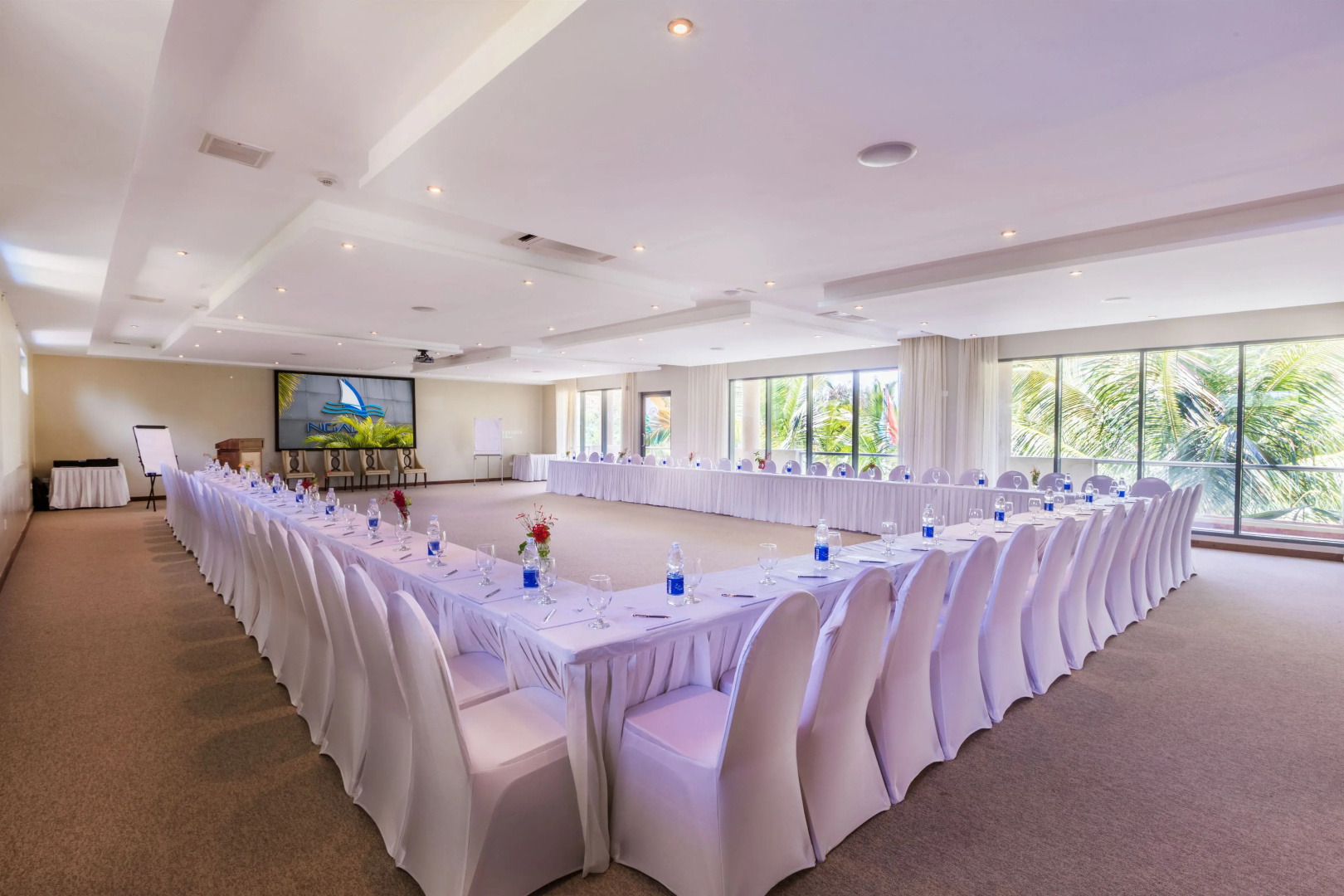 Курортный отель Ngalawa Hotel