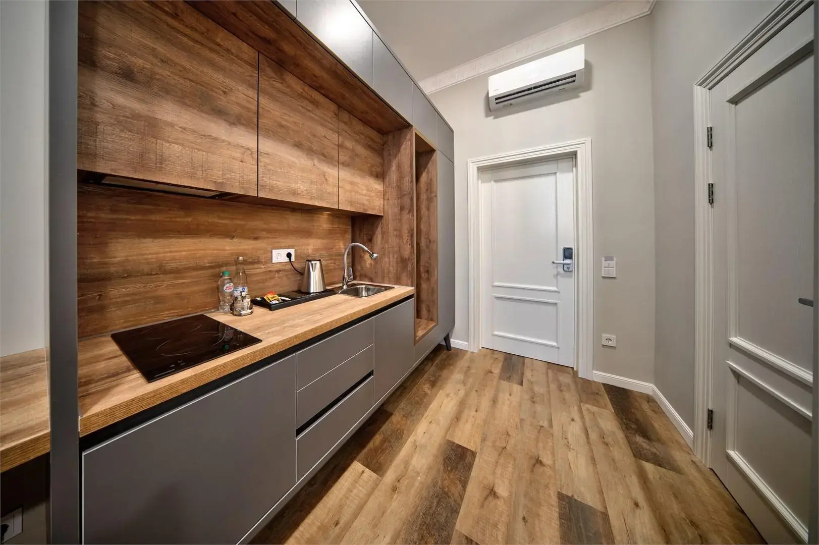 Хатти Апарт