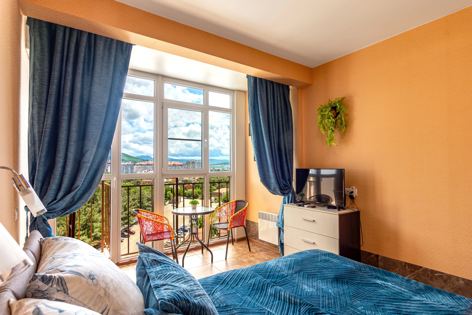 Квартира Евротрешка с видом на горы