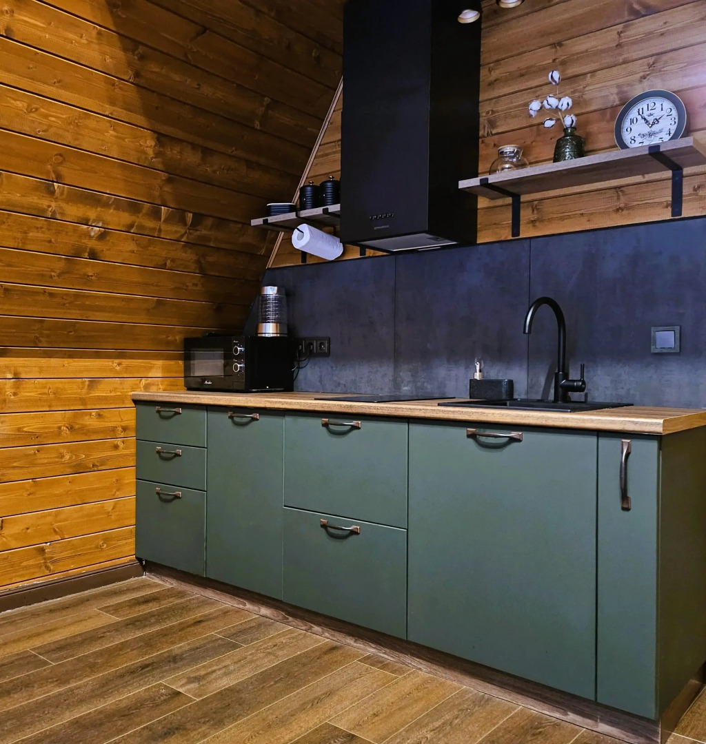 Частный дом темный А-фрейм