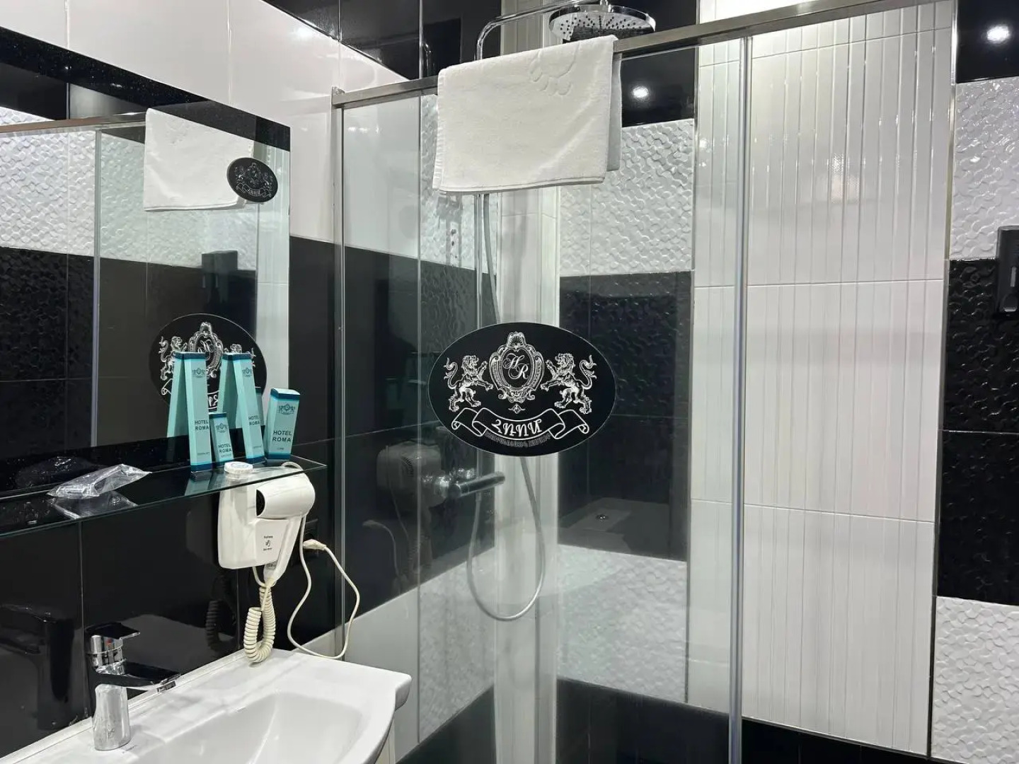 Отель Roma Yerevan & Tours