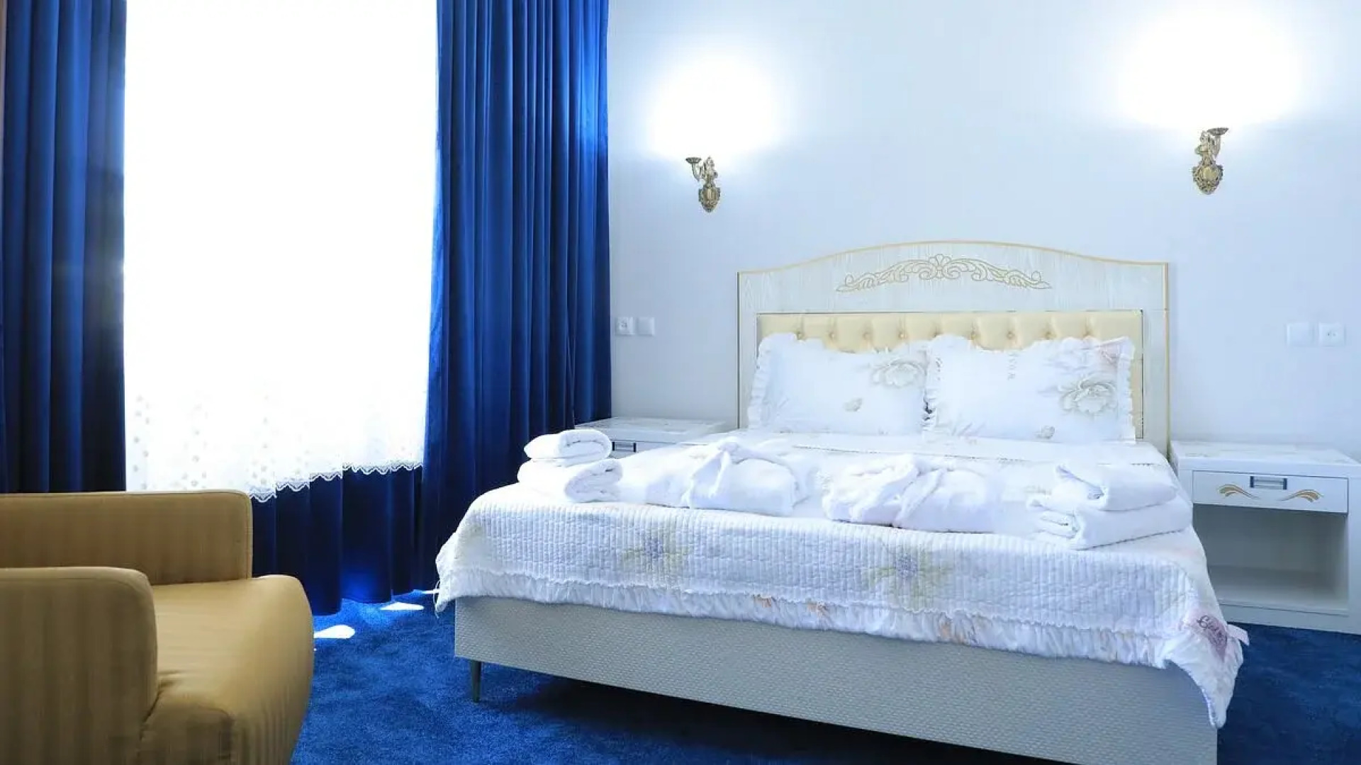 Отель Maqom Plaza