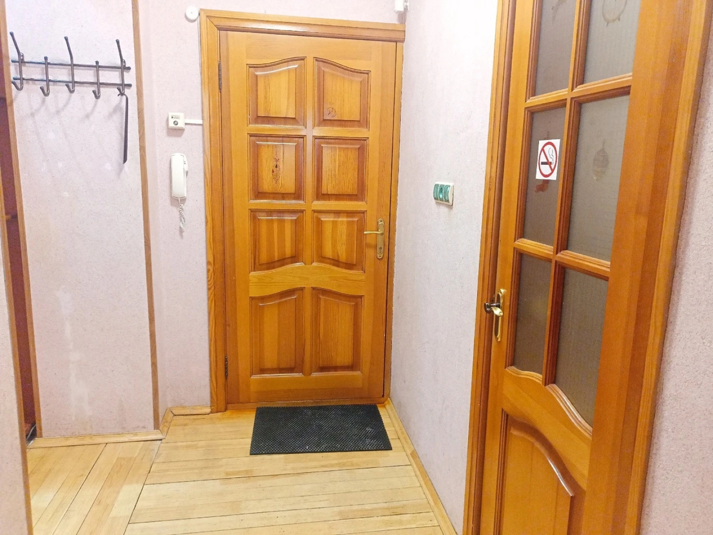 Квартира Уютная Двухкомнатная с Симпатичным Декор Камином