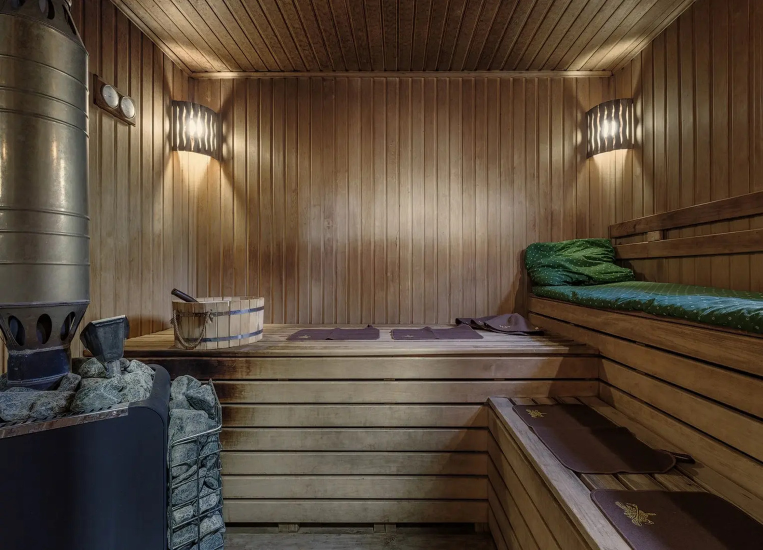 Частный дом Речной клуб Коттедж Малиновый с тёплым бассейном и баней